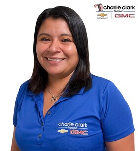 Staff member Victoria Flores from ID_e8af3a