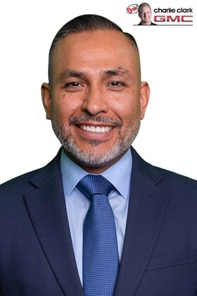 Staff member Omar Marquez from ID_9334f5