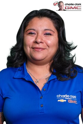 Staff member Victoria Flores from ID_e8af3a