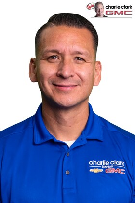 Staff member Alonso Jimenez from ID_9334f5