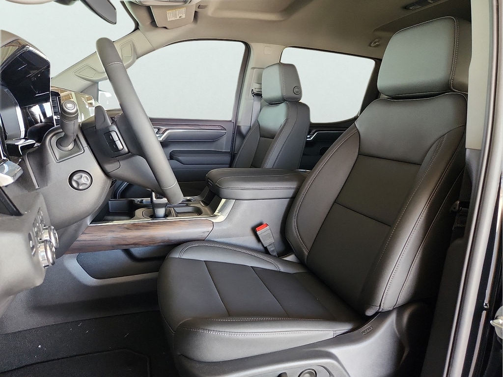 2026 GMC Sierra 1500 SLT - Photo 17