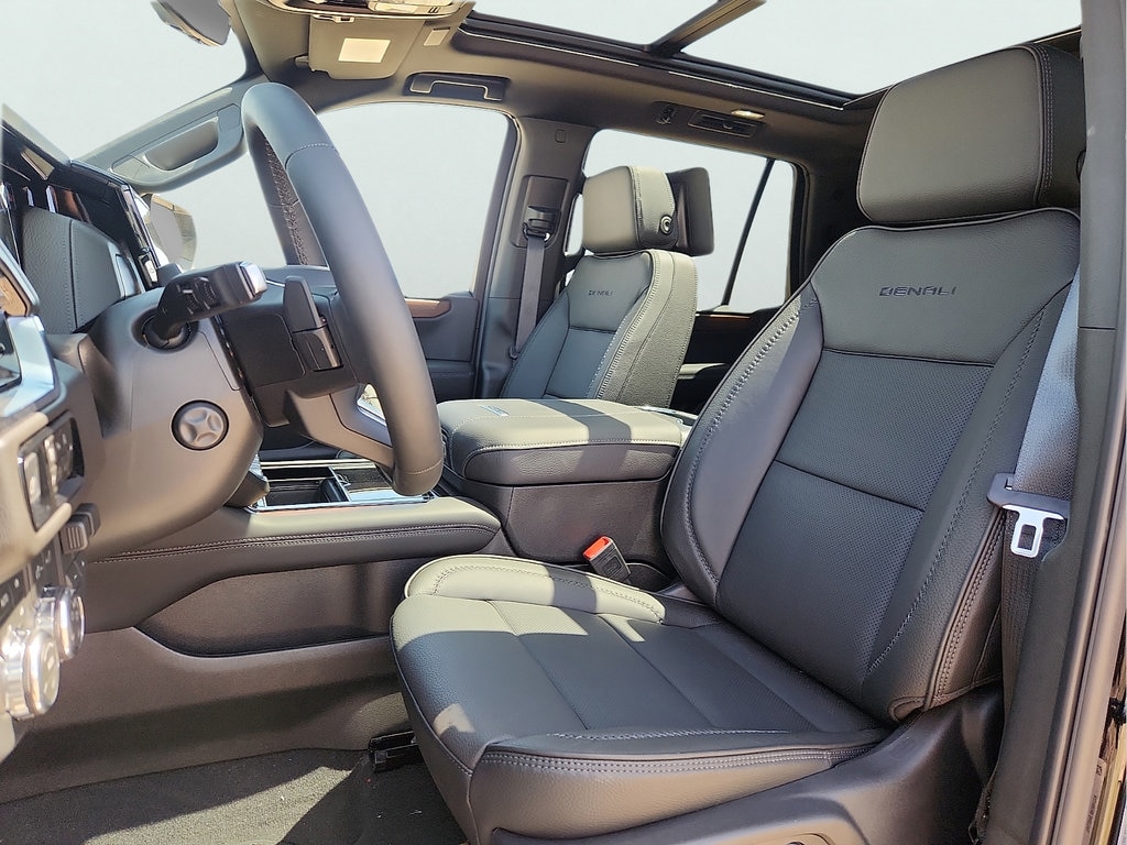 2026 GMC Yukon Denali - Photo 14