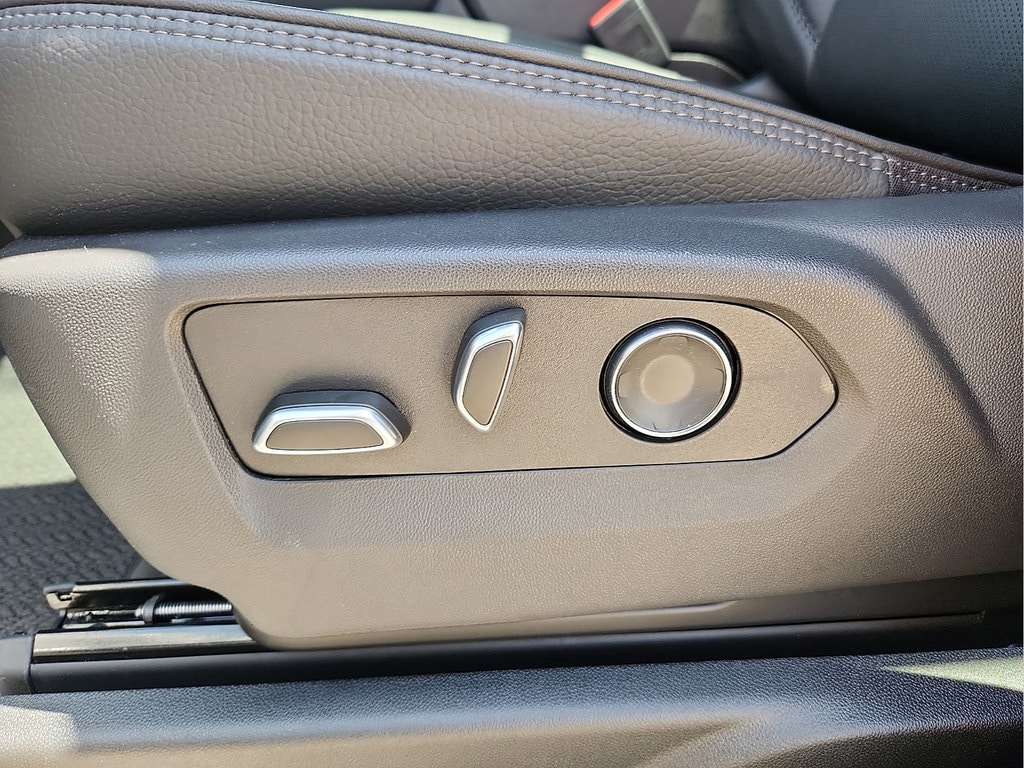 2026 GMC Yukon Denali - Photo 13