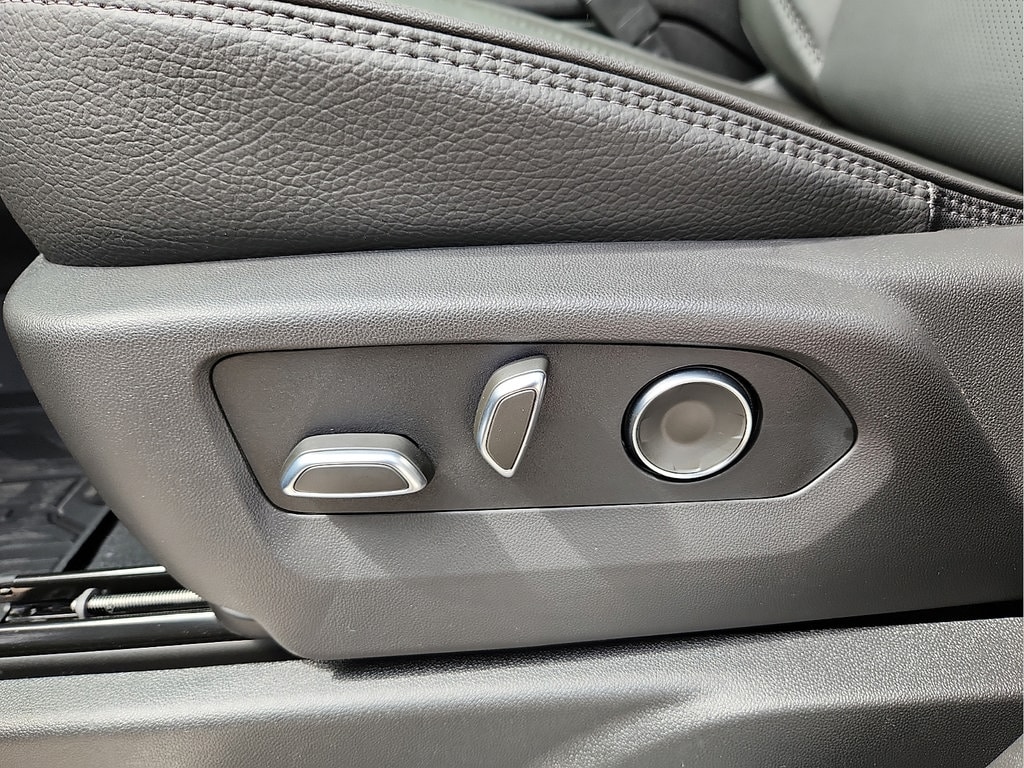 2026 GMC Yukon XL Denali - Photo 16