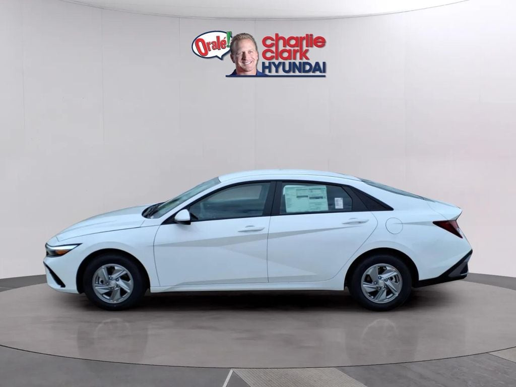 New 2026 Hyundai Elantra SE Sedan
