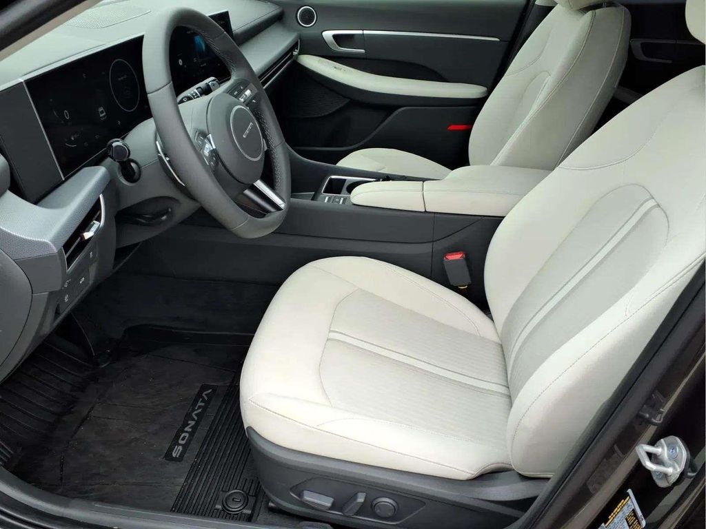 2025 Hyundai Sonata SEL - Photo 9