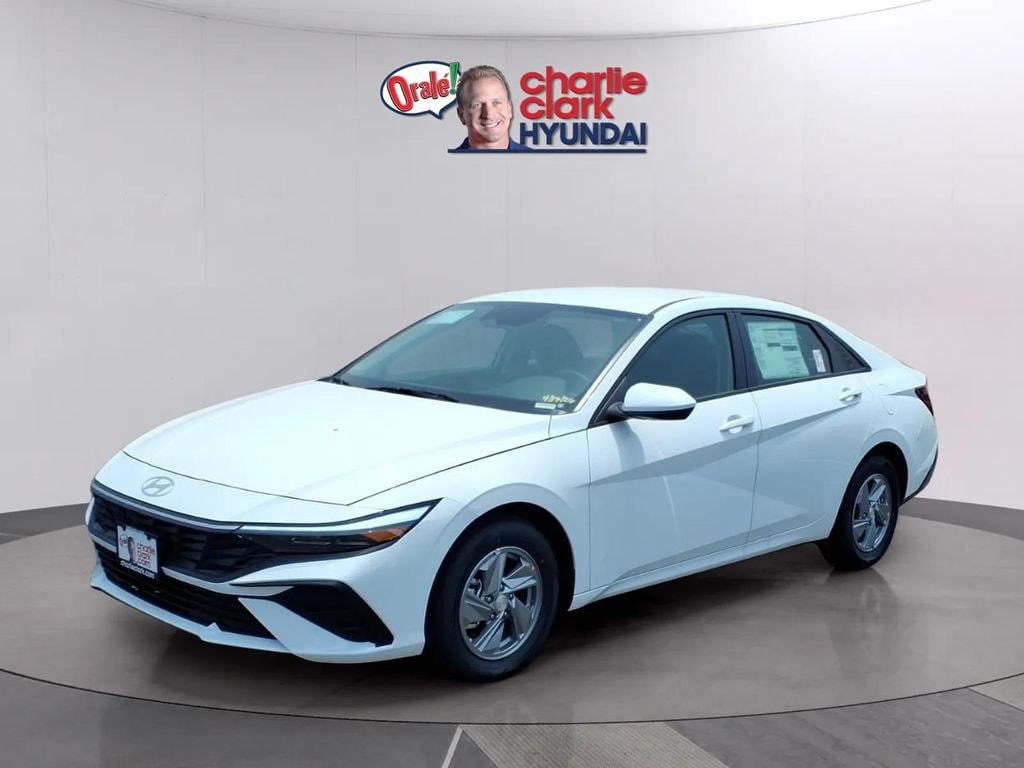 New 2026 Hyundai Elantra SE Sedan
