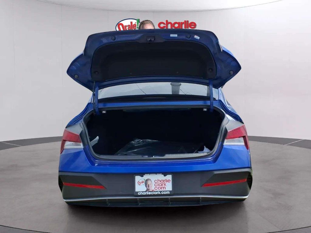 2025 Hyundai Elantra SE - Photo 19