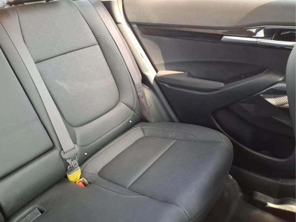 2025 Kia Seltos EX - Photo 18