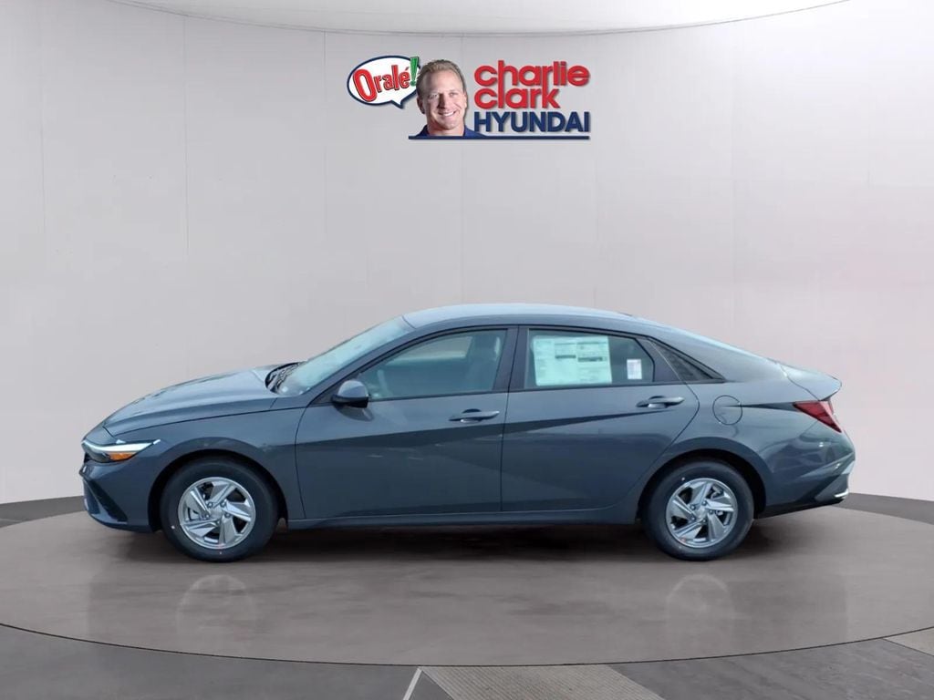New 2026 Hyundai Elantra SE Sedan