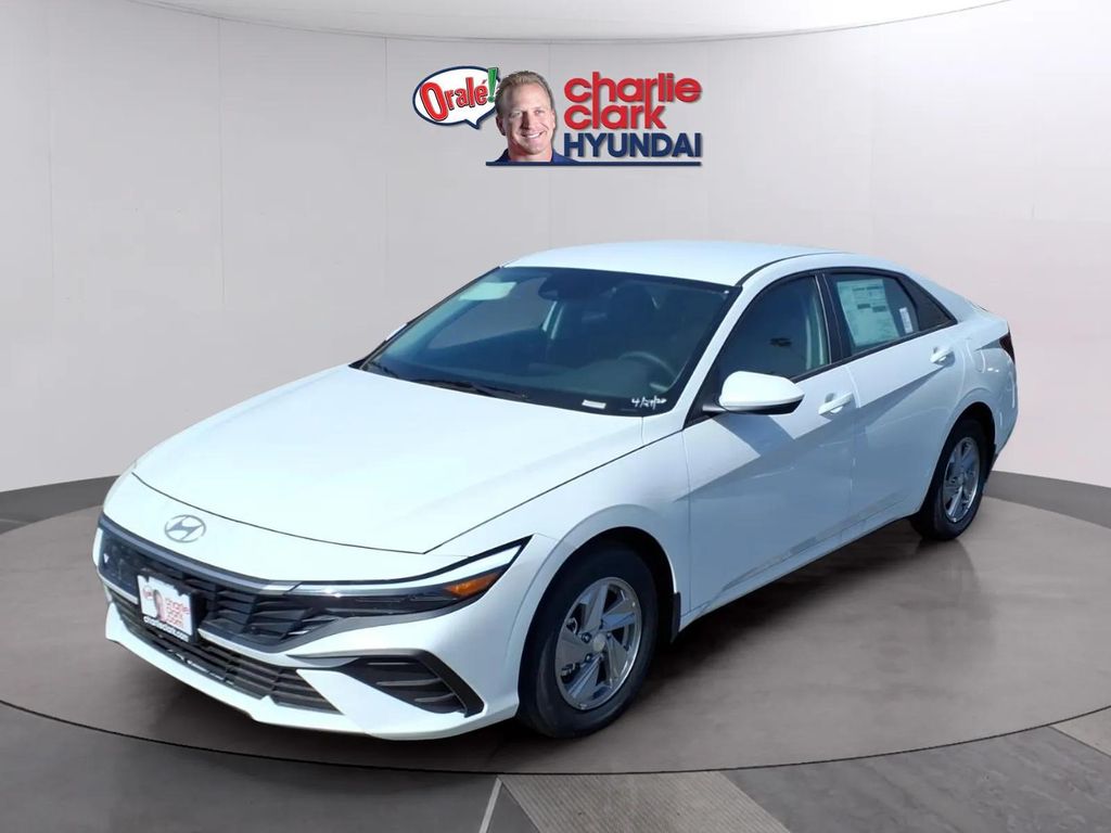 New 2026 Hyundai Elantra SE
