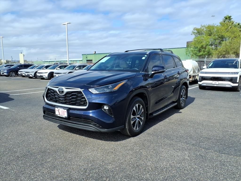 2022 Toyota Highlander XLE's photo