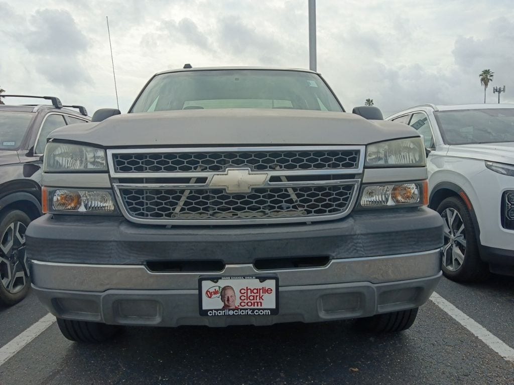 Used 2005 Chevrolet Silverado 2500HD LS with VIN 1GCHC29U05E320506 for sale in Laredo, TX