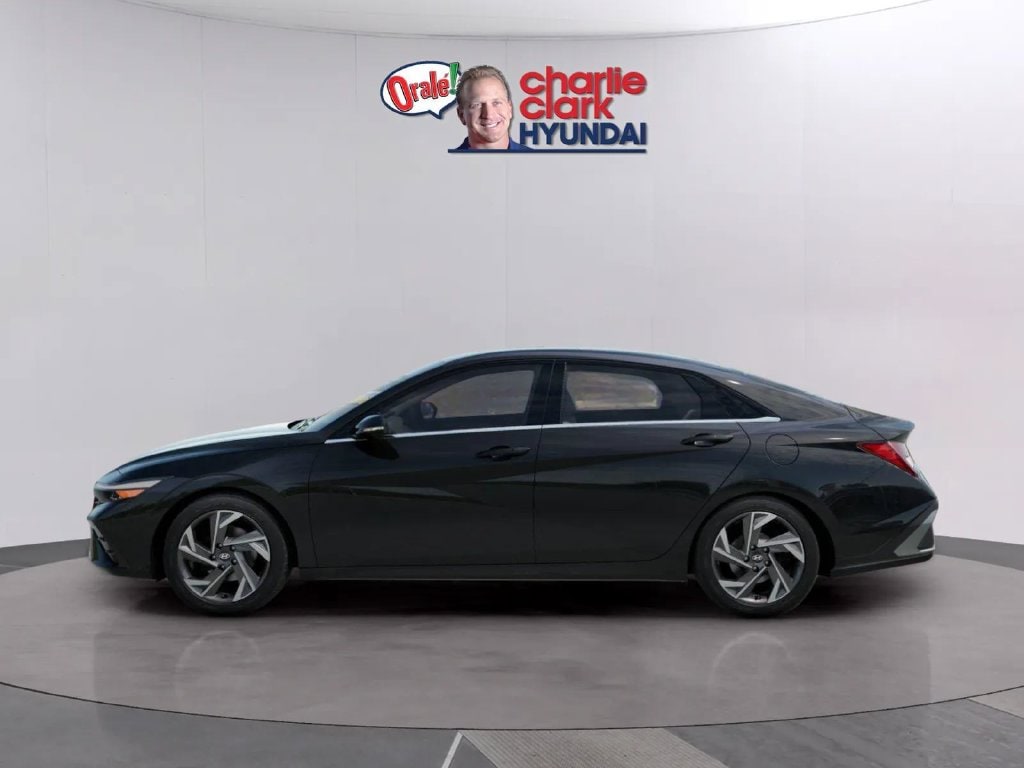 New 2026 Hyundai Elantra Limited Sedan