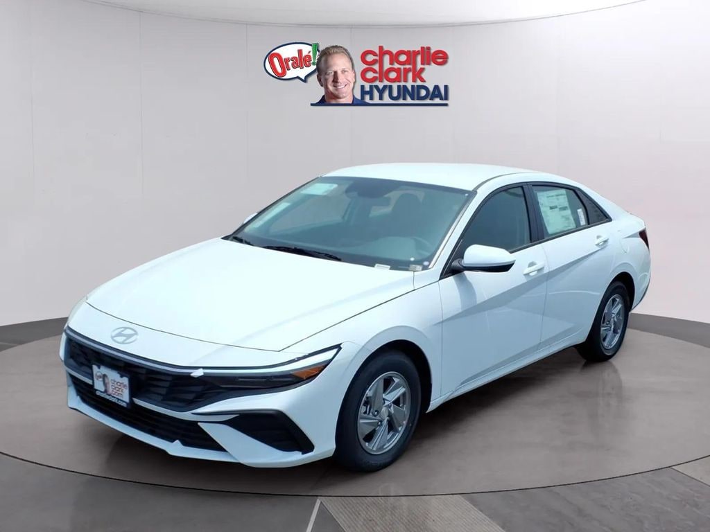 New 2026 Hyundai Elantra SE Sedan