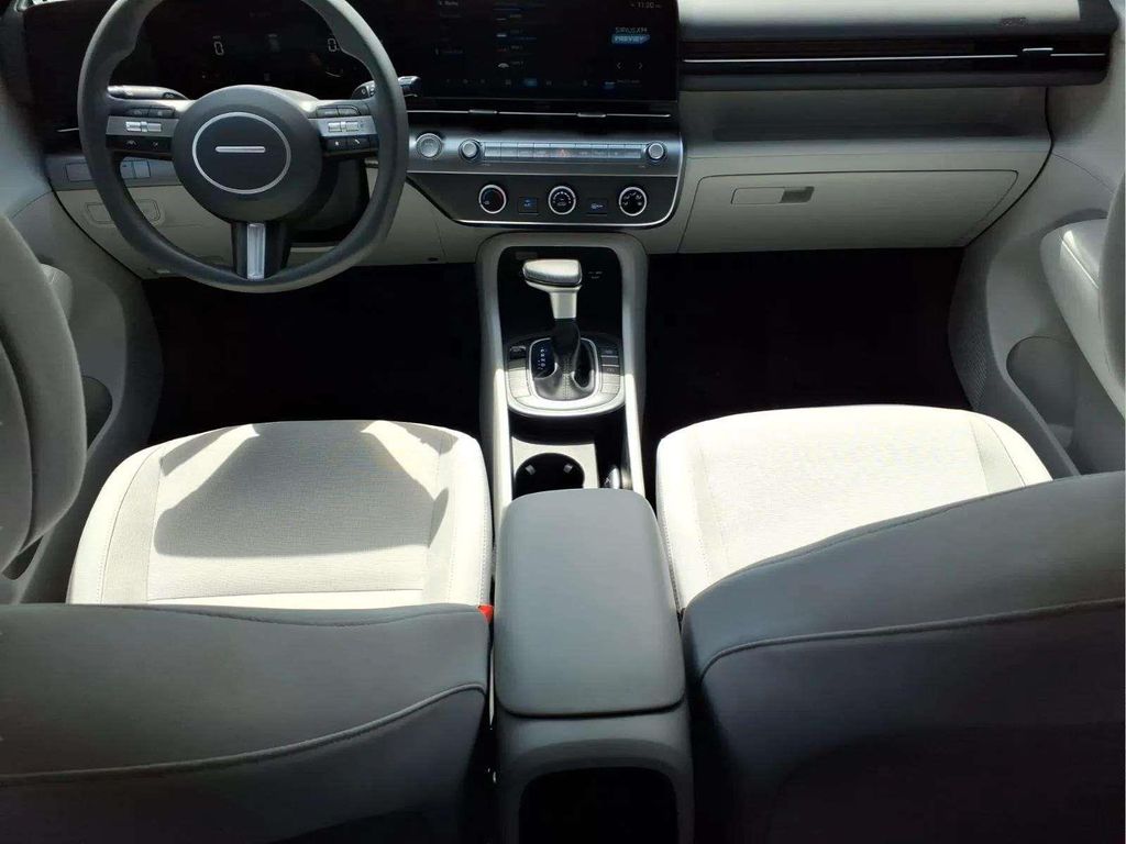 2024 Hyundai Kona SE - Photo 9