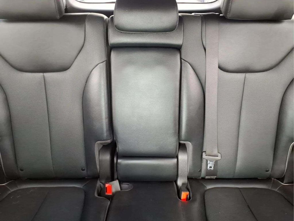 2022 Hyundai Santa Fe Limited - Photo 17