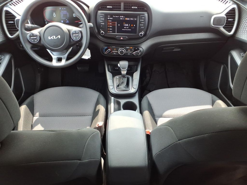 2023 Kia Soul LX - Photo 10