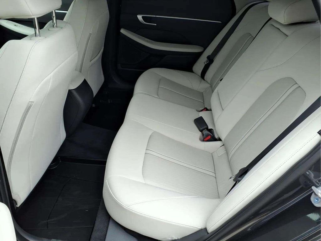 2025 Hyundai Sonata SEL - Photo 13
