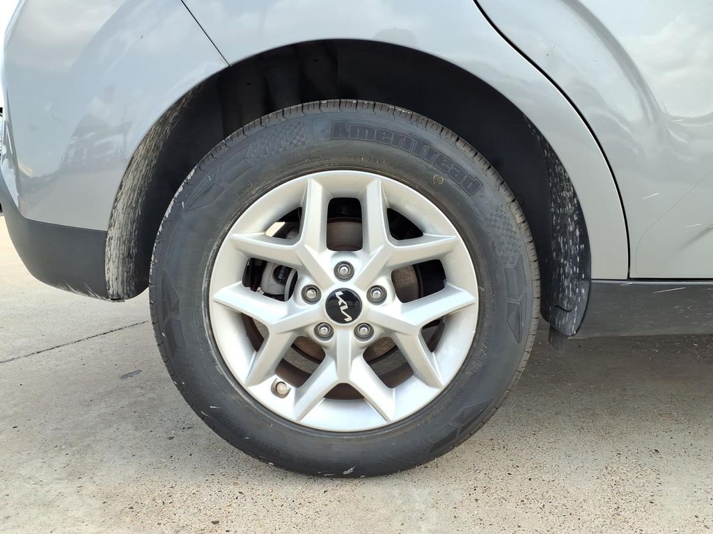 2023 Kia Soul LX - Photo 19