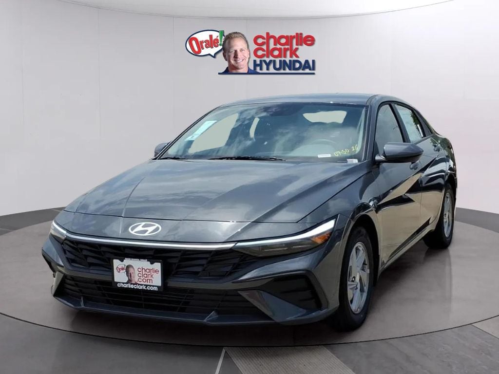 New 2026 Hyundai Elantra SE Sedan