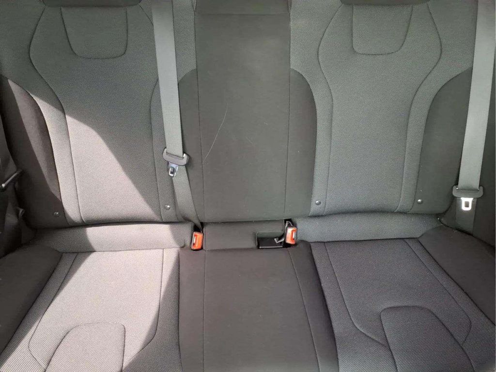 2025 Hyundai Elantra SE - Photo 17