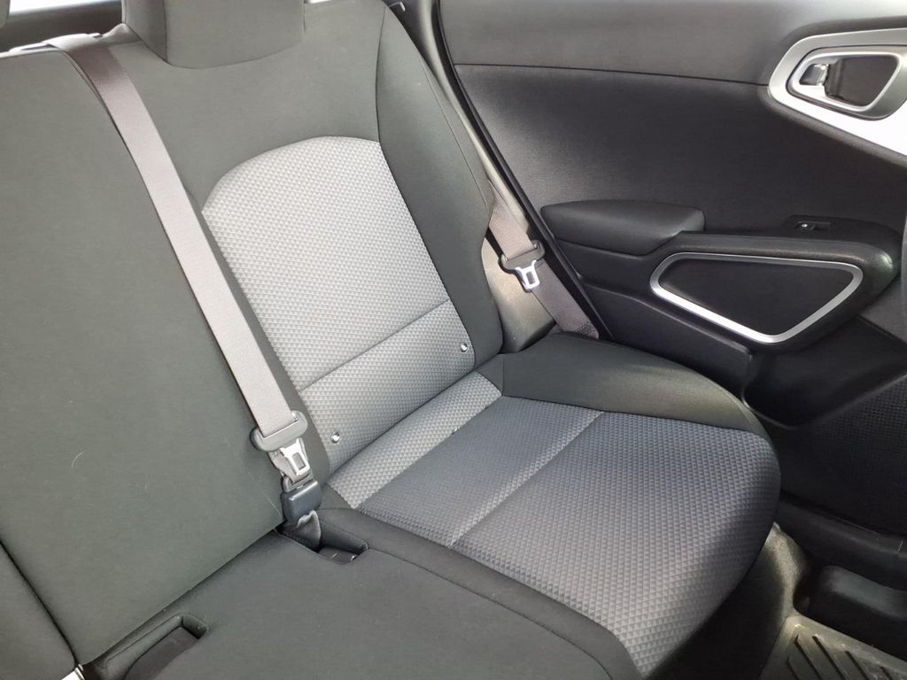 2023 Kia Soul LX - Photo 18