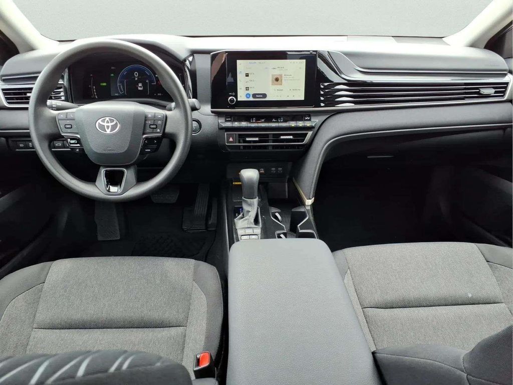 2026 Toyota Camry LE - Photo 11