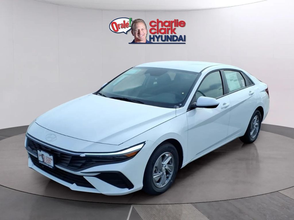 New 2026 Hyundai Elantra SE
