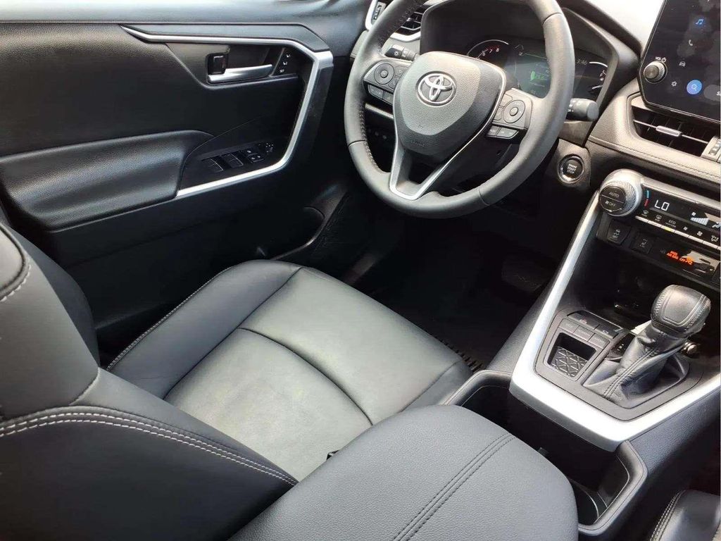 2023 Toyota RAV4 XLE Premium - Photo 9