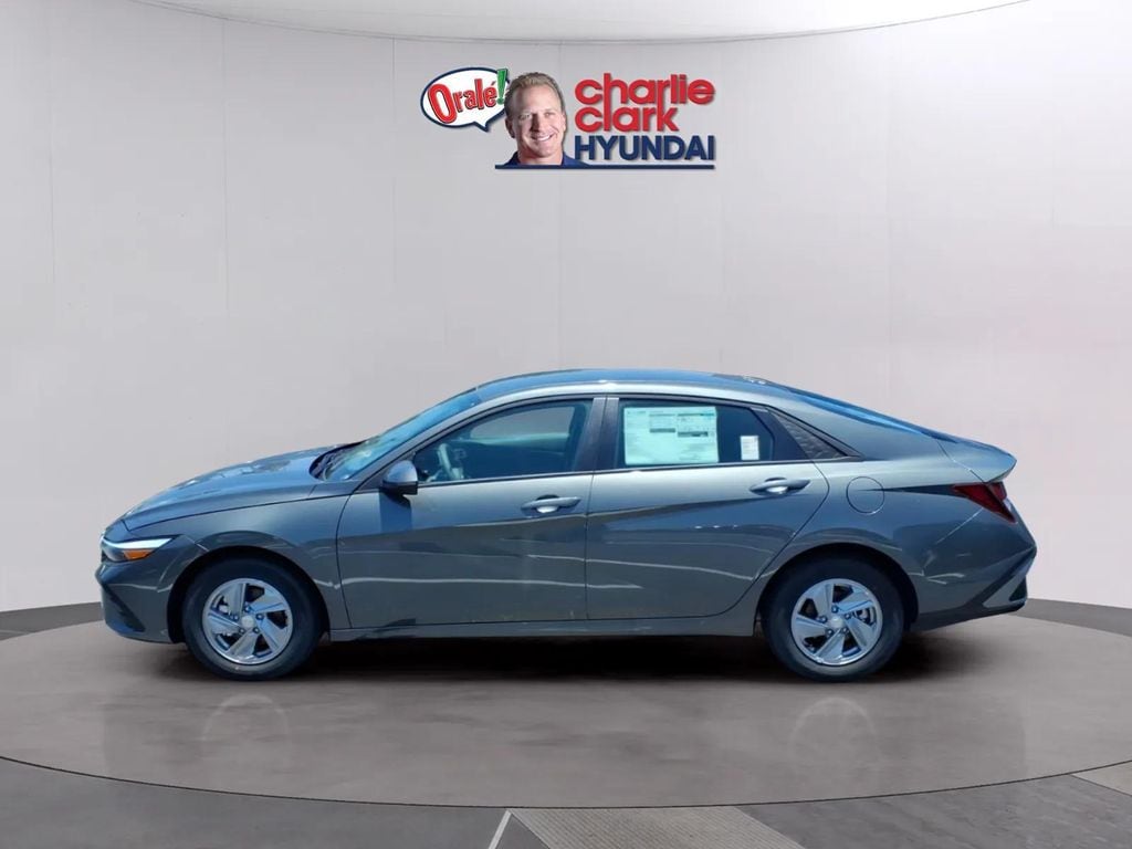 New 2026 Hyundai Elantra SE Sedan