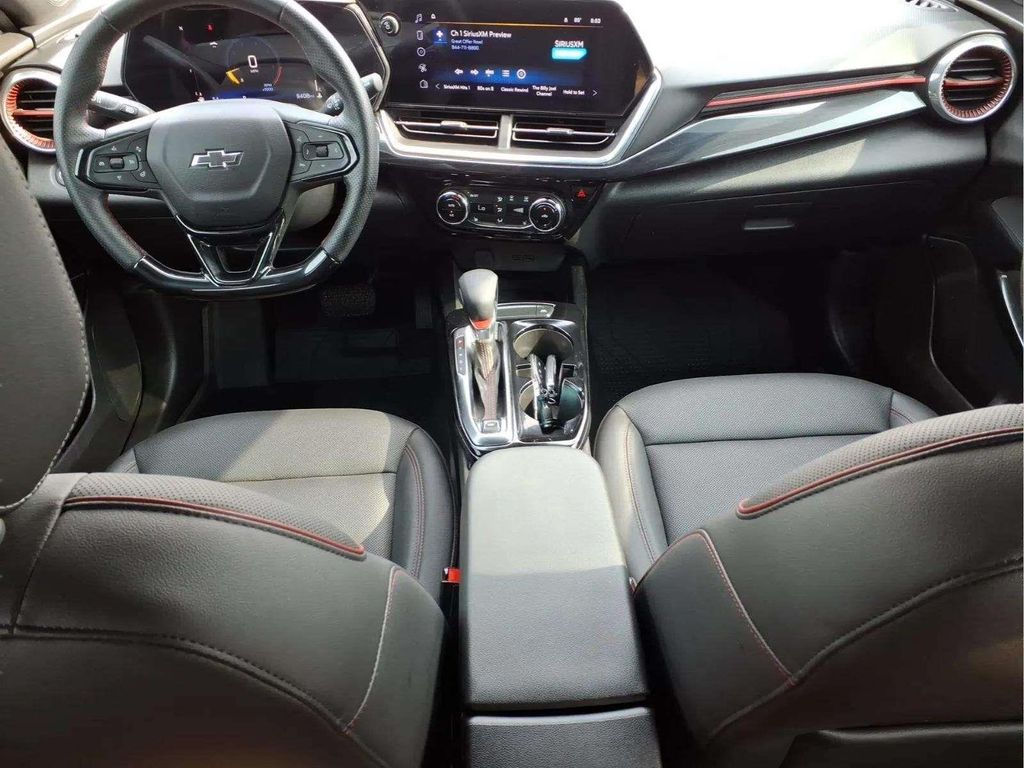 2025 Chevrolet Trax RS - Photo 10
