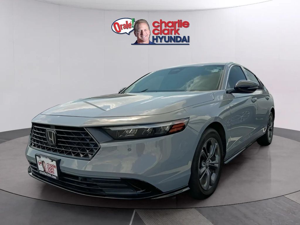 2024 Honda Accord Hybrid EX-L's photo