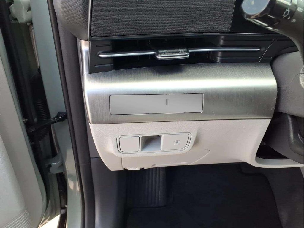 2024 Hyundai Kona SE - Photo 13