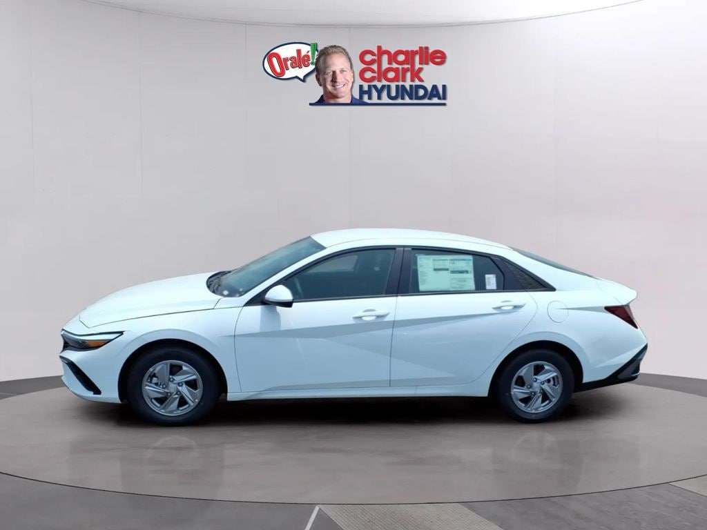 New 2026 Hyundai Elantra SE Sedan