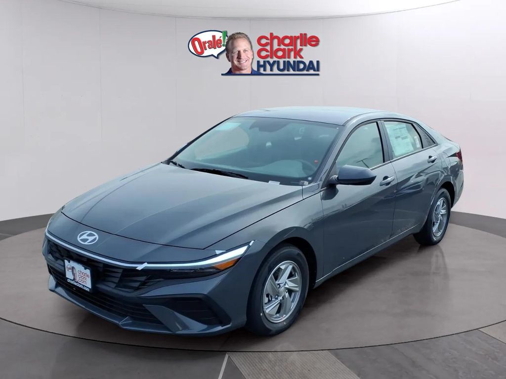 New 2026 Hyundai Elantra SE