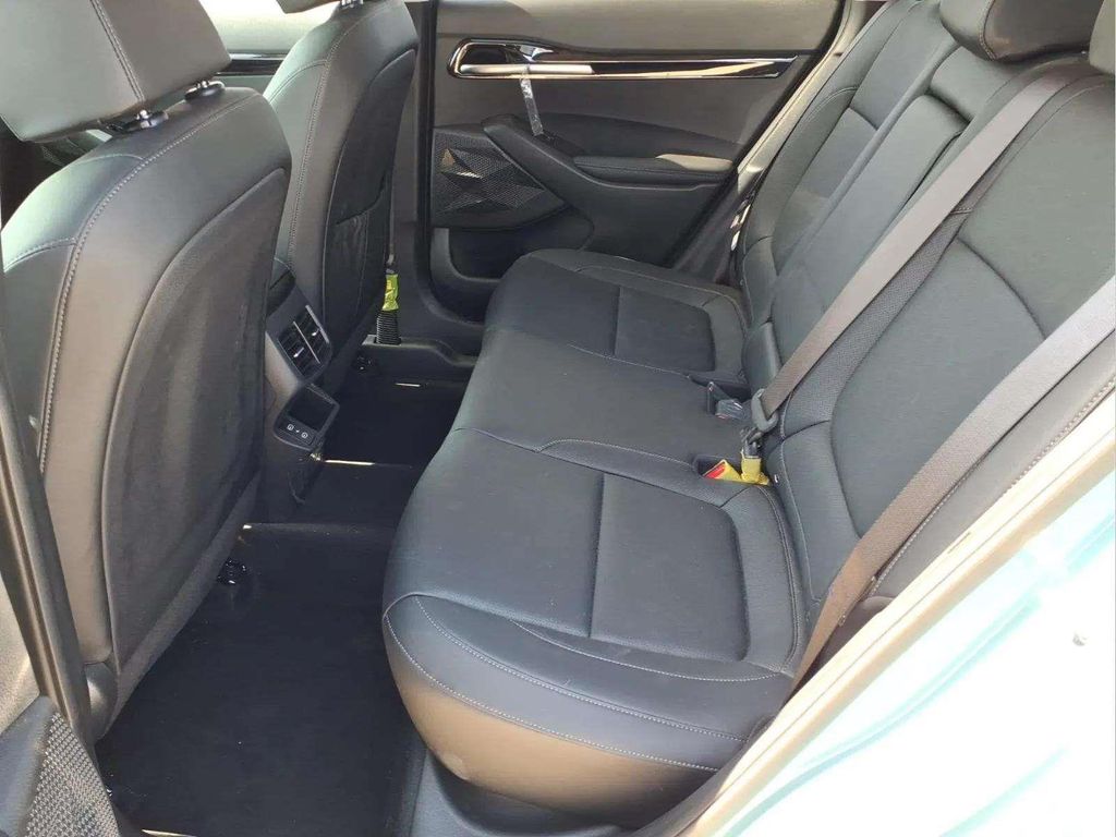 2025 Kia Seltos EX - Photo 13