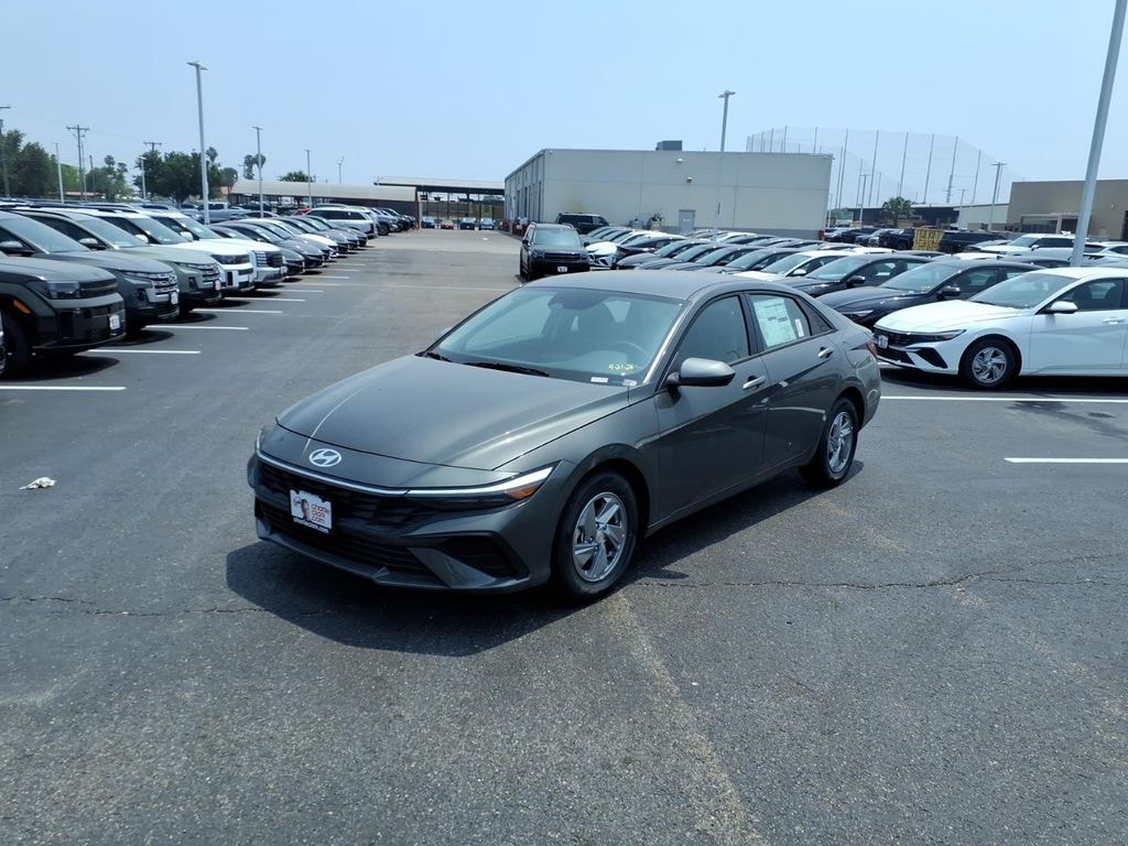 New 2026 Hyundai Elantra SE Sedan