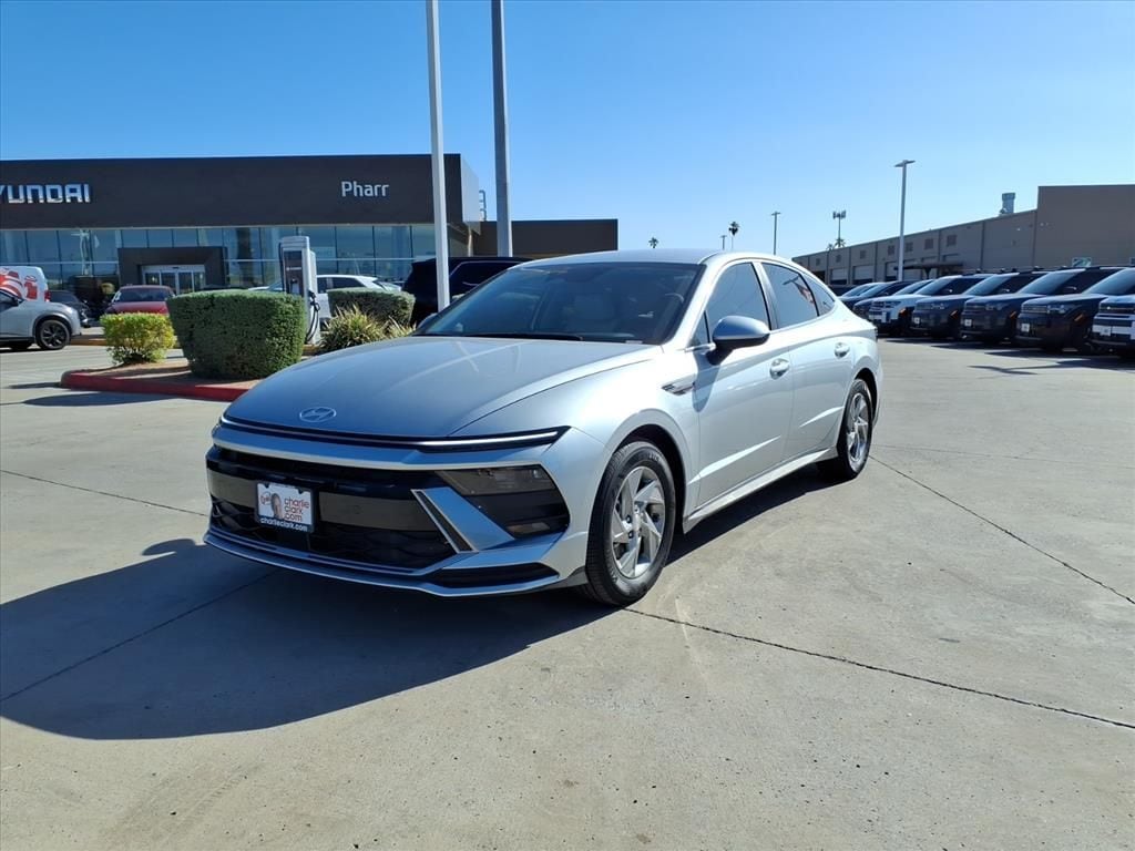2025 Hyundai Sonata SE's photo