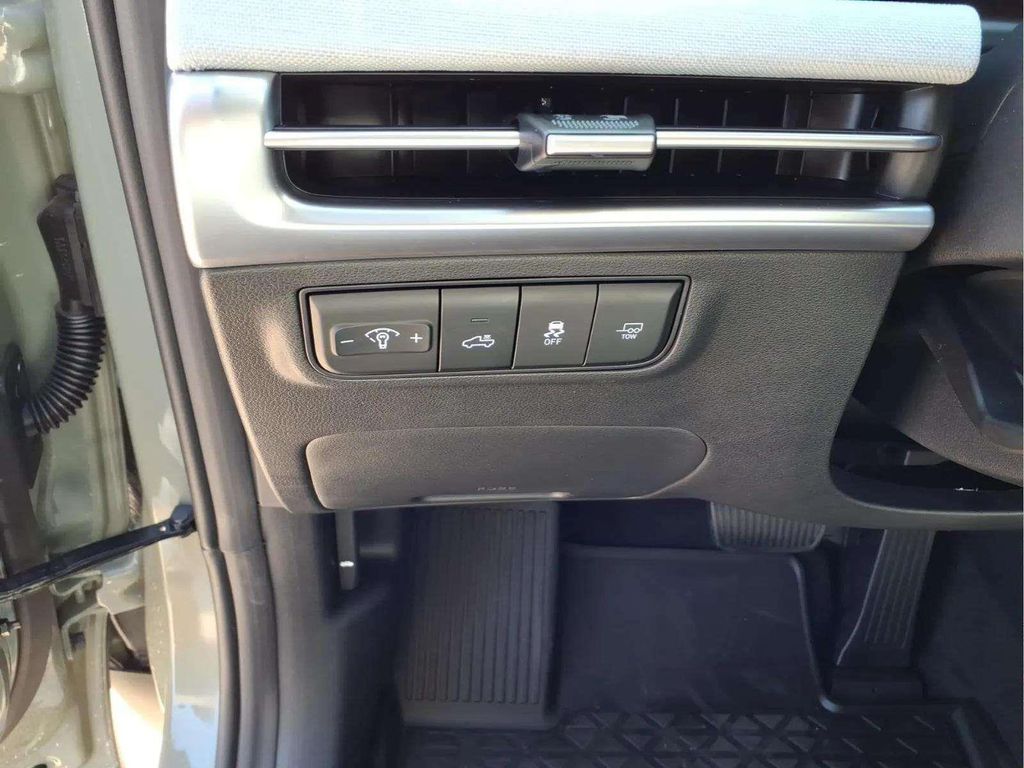 2026 Hyundai Santa Cruz Limited - Photo 11