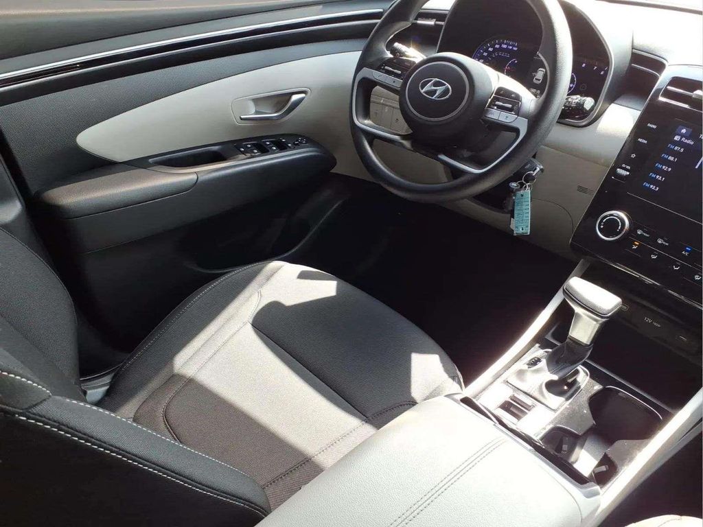 2024 Hyundai Tucson SE - Photo 19