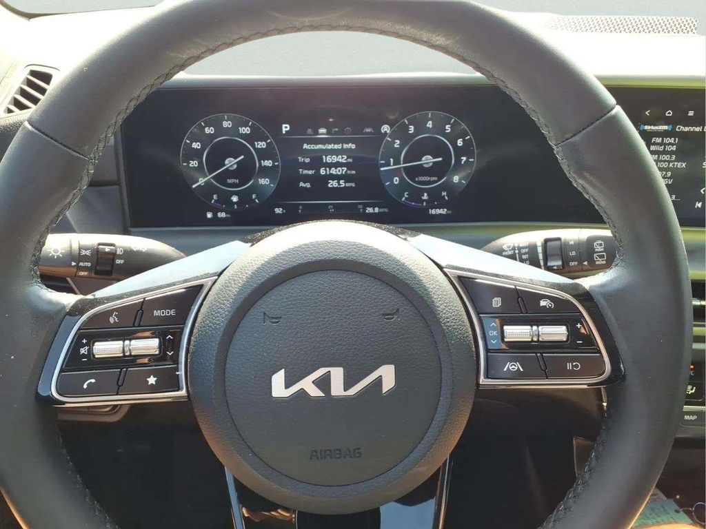 2025 Kia Seltos EX - Photo 14