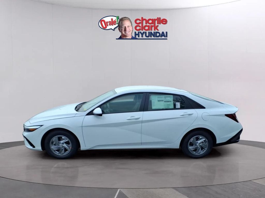 New 2026 Hyundai Elantra SE Sedan