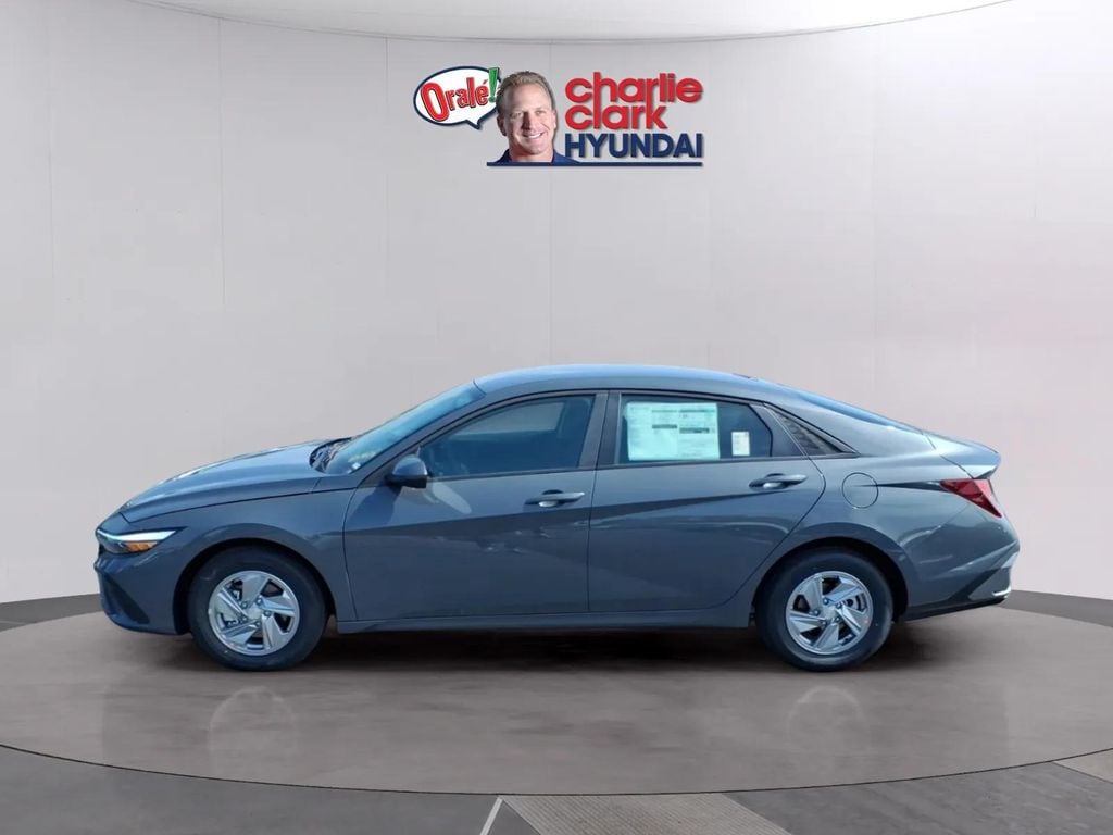 New 2026 Hyundai Elantra SE Sedan