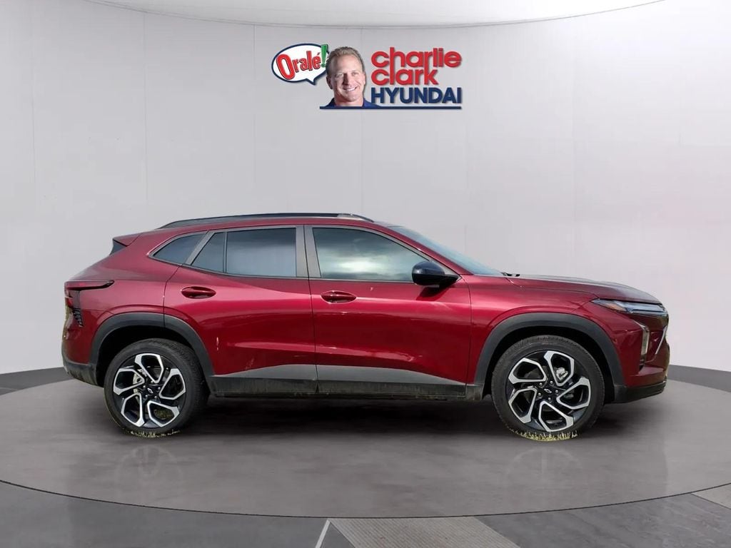 2025 Chevrolet Trax RS - Photo 6