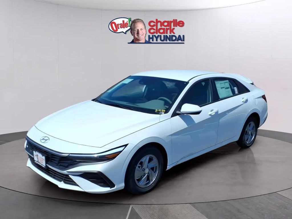 New 2026 Hyundai Elantra SE