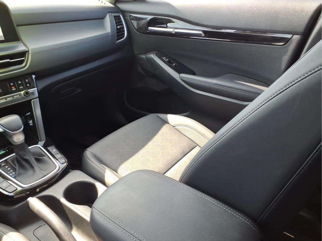 2025 Kia Seltos EX - Photo 12
