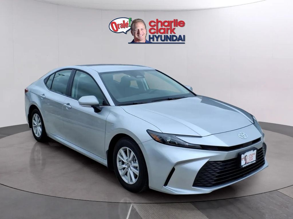 2026 Toyota Camry LE - Photo 7