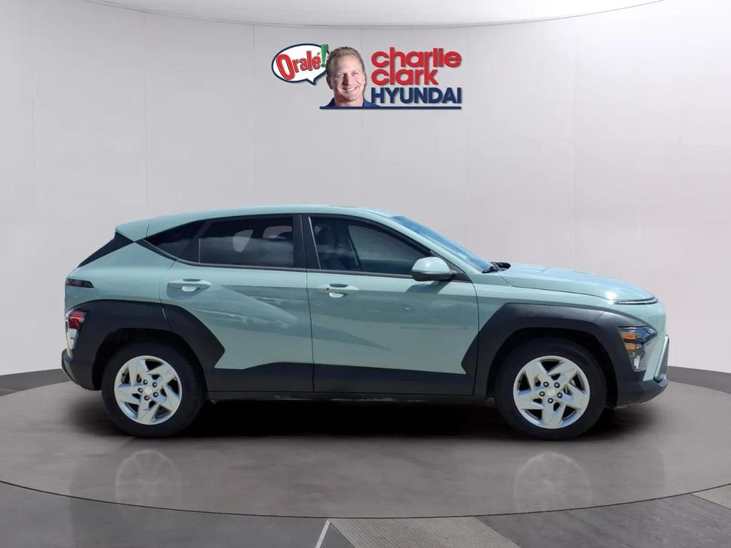 2024 Hyundai Kona SE - Photo 6