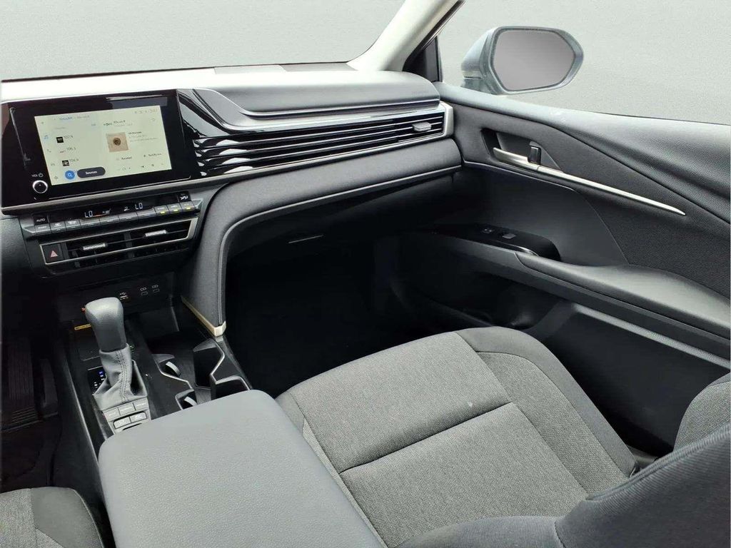 2026 Toyota Camry LE - Photo 12